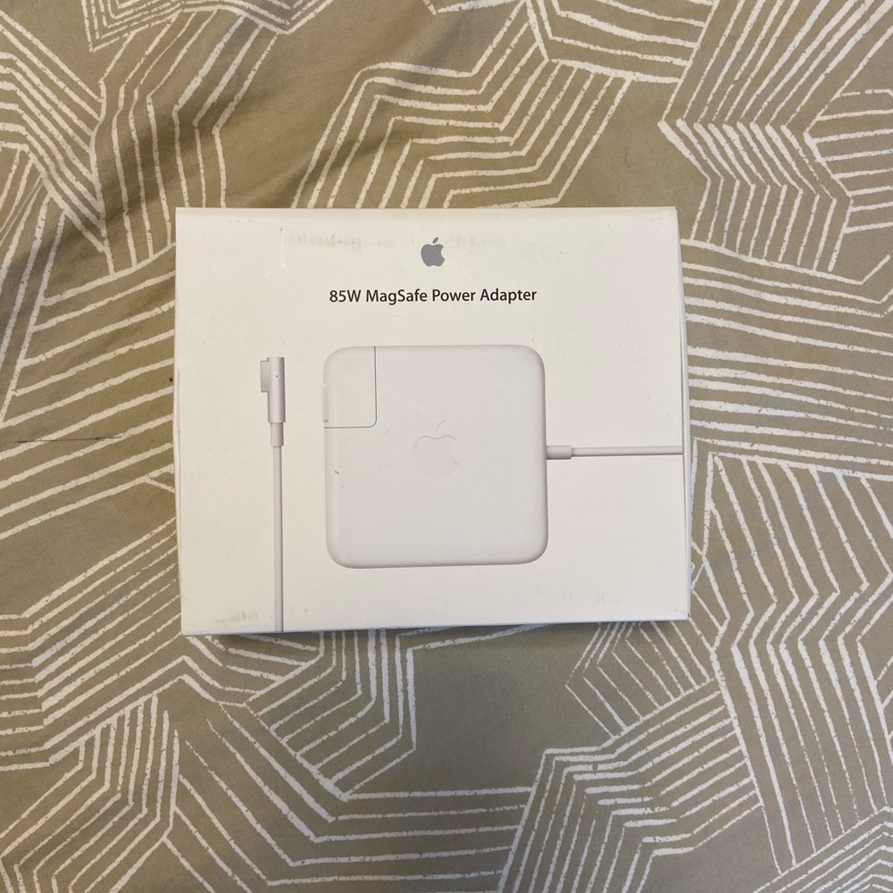 MacBook Apple charging cord